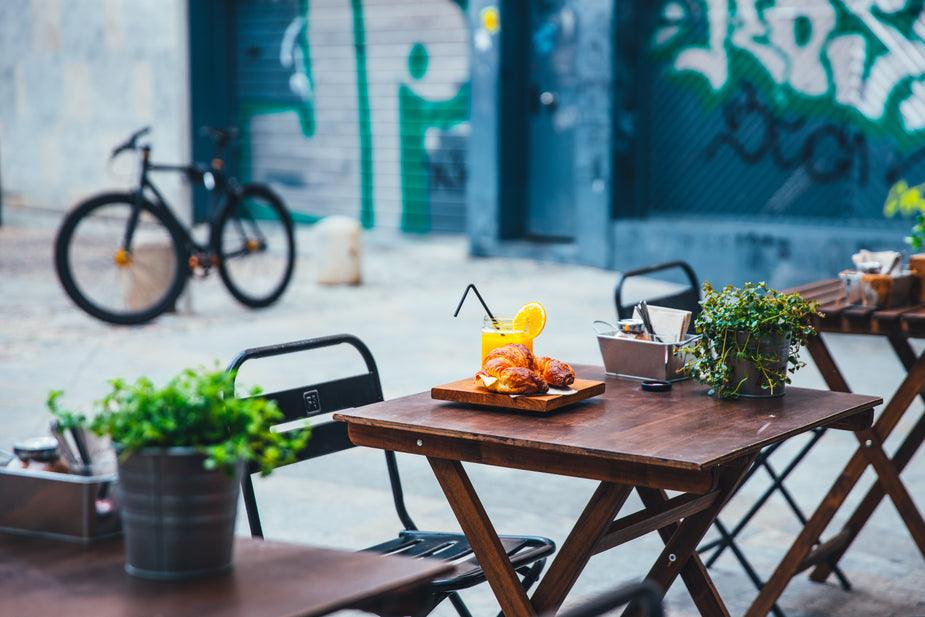 cafe-patio_925x_9a7d8550-8037-4c9d-958c-bcd375cf473a - J.OC